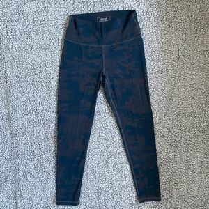 Echt Force Scrunch Leggings in Blue Camo